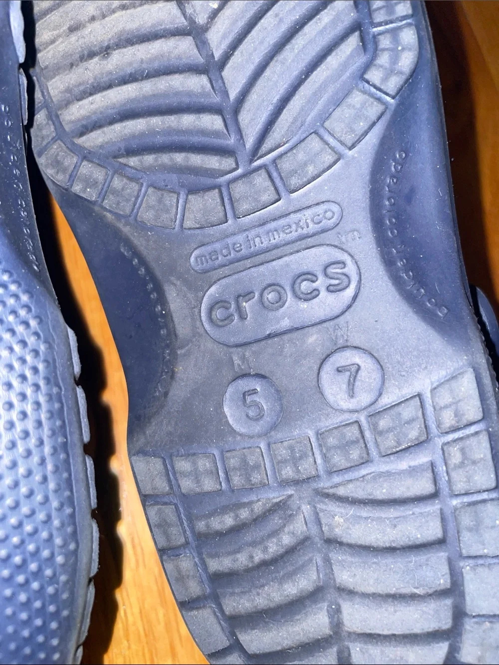 New CROCS Navy Blue Classic Clog Sandals Men’s 5 Women’s 7